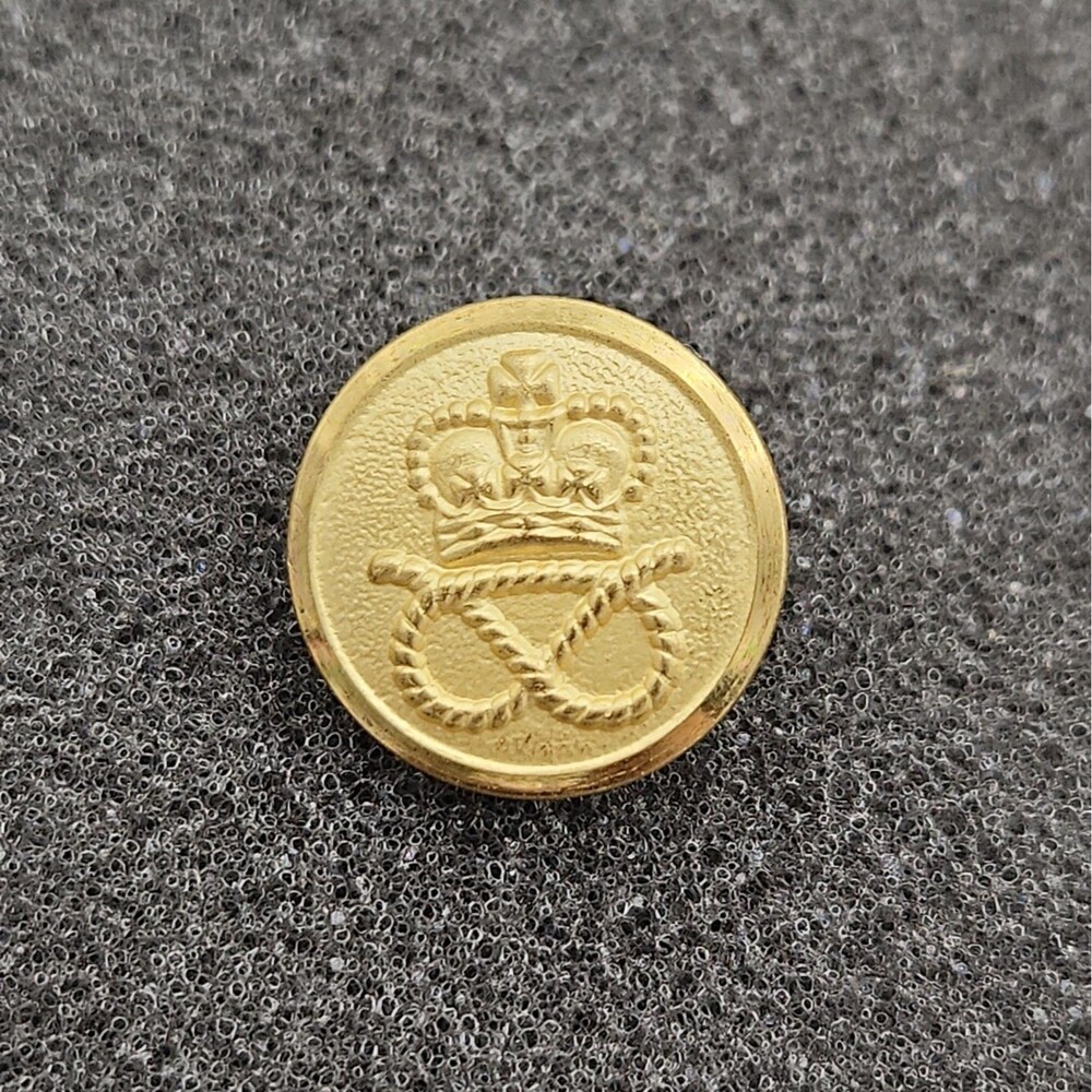 Button Staffordshire Knot Under a King's Crown Gold Tone Magnetic Back 5/8"